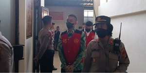 Beda Gaya Terdakwa Penganiayaan David Ozora, Mario Dandy Pakai Batik Warna Terang Angkat Kepala, Shane Kemeja Putih Jalan Menunduk
