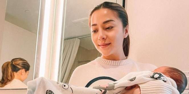 10 Potret Artis Tanpa Makeup Saat Momong Anak, Evi Masamba Dipuji Makin Cantik & Manglingi