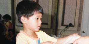 Anak Bermata Sipit Ini Sekarang Jadi Aktor Korea Terkenal dan Baru Saja Punya Anak, Coba Tebak?