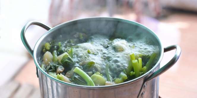 Tips Penting Merebus Sayuran agar Tetap Hijau dan Nutrisinya Tetap Terjaga