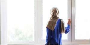 Apa Maksudnya Perempuan yang Berpakaian tetapi Telanjang?