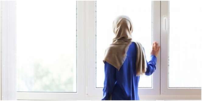 Apa Maksudnya Perempuan yang Berpakaian tetapi Telanjang?