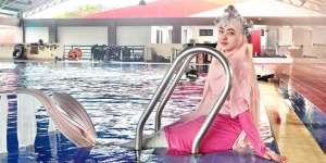 Potret Kakak Ria Ricis, dr. Shindy Cosplay Jadi Putri Duyung