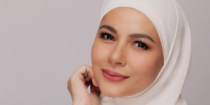 Gaya Bold Meisya Siregar Tampil Serba Merah