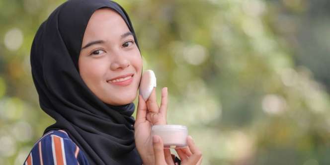 Trik Ubah Bedak Tabur Favorit Jadi Padat, Lebih Praktis Dibawa