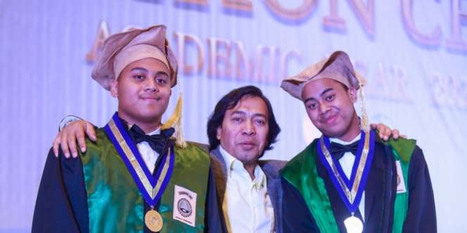 Komeng Rela 'Tak Makan' Tiga Tahun demi Biayai Anak Kembar di Sekolah Internasional