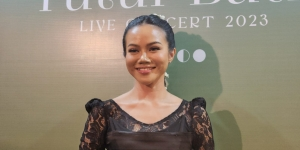 Tangis Yura Yunita Pecah di Konser Tutur Batin