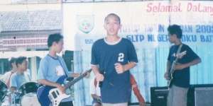 Jadi Anak Band Saat SMP, Pria Ini Sekarang Jadi Presenter dan Jago Tiru Suara Penyanyi, Coba Tebak?
