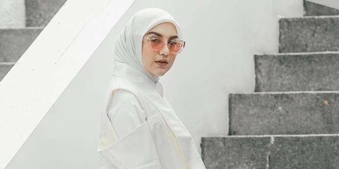 Irish Bella Tetap Glowing dengan Makeup Simple Matte