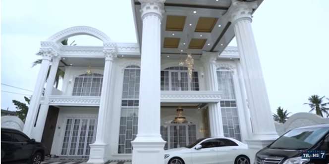 12 Potret Rumah Tiktoker Mami Sultan yang Viral, Megah Bak Istana, Penuh Kristal & Emas, Kulkas Bisa Joget!