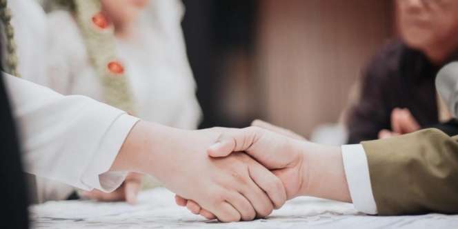 Menyesal Bercerai, Wanita Ini Minta Rujuk ke Mantan Suami dengan Cara Unik bak Mahasiswa Sedang Demonstrasi: Sayang, Aku yang Salah
