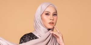 Glowy Makeup untuk Bridesmaid, Cocok untuk Acara di Malam Hari