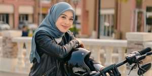 Sering Motoran, Dian Ayu Punya Basic Skincare Andalan