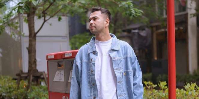 Raffi Ahmad Pemerkan Piala 'Lagi-lagi Tenis' yang Nilainya Rp2 Miliar dan Bertabur 5.000 Berlian
