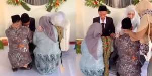 Beda dari Pernikahan Umumnya, Orangtua Ini Disuruh Sungkem ke Pengantin Sampai Nangis Terharu