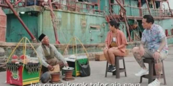Momen Kocak Chef Juna Dibikin Insecure Penjual Kerak Telor, Si Kakek Balik Keringatan Dikomentari Masakannya