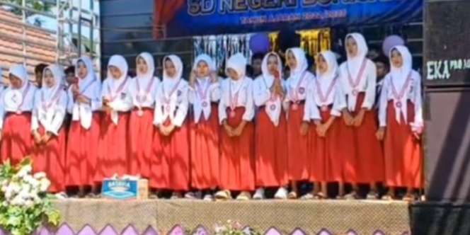Detik-Detik Panggung Ambruk Saat Murid Tampil di Acara Perpisahan SD, Akan Jadi Momen Paling Dikenang Seumur Hidup