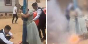 Diklaim Tradisi Pernikahan, Perilaku Ekstrem Ikat Pengiring Pengantin Wanita di Tiang Saat Menyalakan Petasan Menyulut Amarah