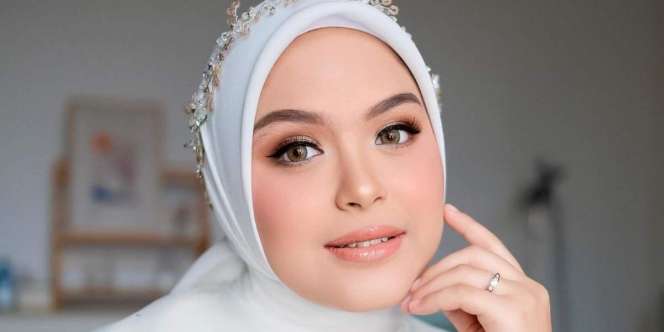 Gaya Momong Anak ala Vebby Palwinta, Simpel Tanpa Banyak Bermain Warna