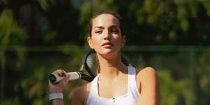 Mirip Britney Spears, Penampilan Nia Ramadhani Saat Tanding Tenis Dipuji Bak Barbie