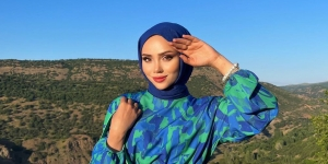 Pilih Tampilan Fresh dengan Bright Color Two Tone Abstrak
