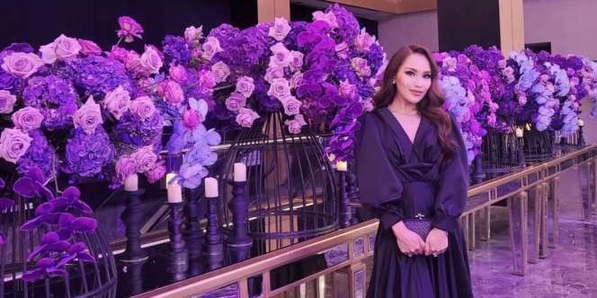 Potret Penampilan Ayu Ting Ting di Pernikahan Kevin Sanjaya dan Valencia Tanoe, Bergaun Anggun Bikin Pangling