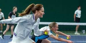 Potret Sporty nan Stylish Kate Middleton Saat Latihan Tenis 