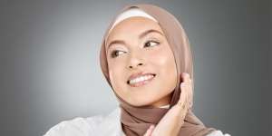 Concealer Menggumpal di Bawah Alis, Gunakan 2 Produk untuk Mengatasi