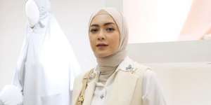 Style Keren Richa Iskak Mirror Selfie dengan Outfit Cewek Mamba