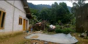 Penampakan Kampung Unik di Banyumas, Warganya Hidup Berdampingan dengan Bebatuan Super Besar!