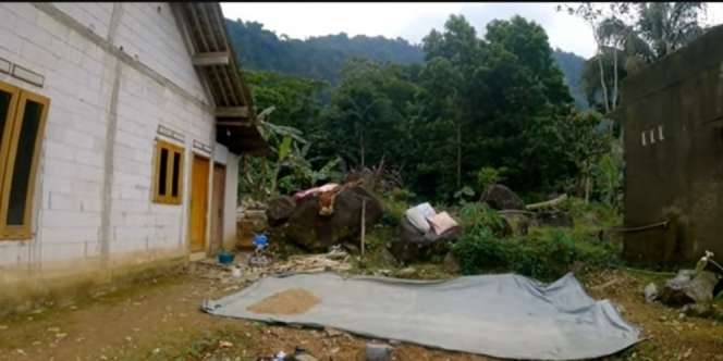 Penampakan Kampung Unik di Banyumas, Warganya Hidup Berdampingan dengan Bebatuan Super Besar!