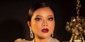 Tampil Full Glamor, Inspirasi Makeup dari Hanum Mega