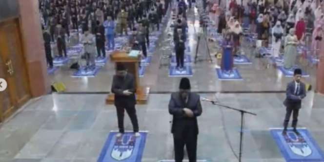 Sholat Idul Adha di Ponpes Al Zaytun, Jemaah Berjarak, Shaf Perempuan Sejajar dengan Pria