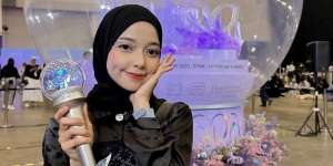 Fans Aespa Pakai Eyeliner Graphic dari Lem Tembak, Kreatif Banget! 