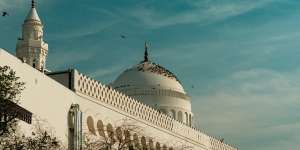 8 Tempat Bersejarah di Madinah yang Perlu Dikunjungi Jemaah Haji dan Umroh