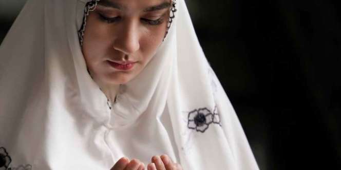 Terdengar Bayi Menangis Saat Sholat, Harus Bagaimana?