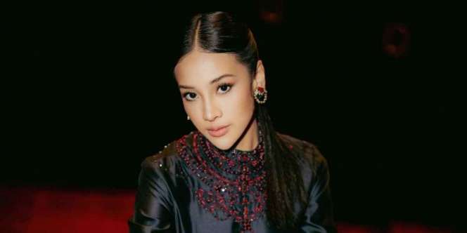 Dirias dengan Nuansa Oriental, Wajah Anya Geraldine Jadi Berbeda
