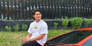 Main ke Sawah dan Curug, Harga T-shirt Rizky Setara Gaji Suami Netizen 