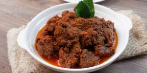 Makan Rendang di Luar Negeri, Harganya Bikin Melongo