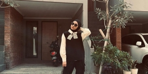 Style Retro dengan Sentuhan Dasi Jadul, Mau Coba?