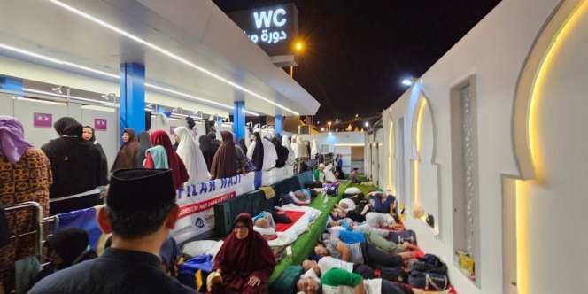 Balada Jemaah Haji Khusus, Bayar Ratusan Juta Tidur di Depan Toilet, Makan hanya Mie Instan