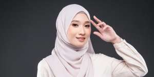 Cara MUA Rias Alis yang Disulam, Hasilnya Natural