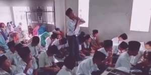 Siswa SMP Ditertawakan Temannya saat Azan, Setelah Minum Suaranya Langsung Berubah Sampai Bikin Semua Tertunduk Diam