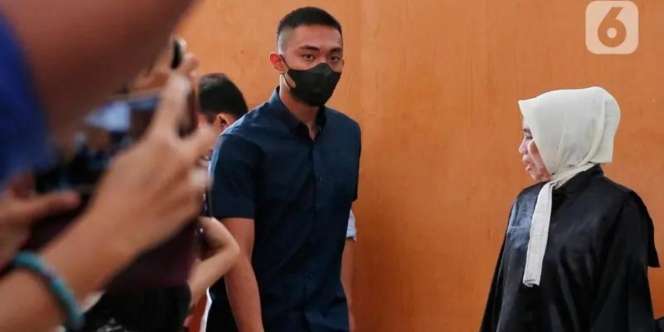Momen Mario Dandy Salting Senyum-Senyum Sendiri Saat Chat Mantan Pacar Dibacakan di Persidangan