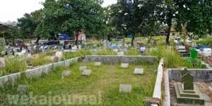 Warung Kelontong Ini Tetap Berdiri Kokoh Meski Ada di Area Kuburan, Ternyata Ini Alasannya…