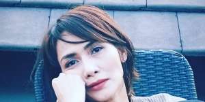Wenny Ariani Gandeng Suami, Wajah dan Tangan Jadi Sorotan