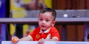 Aksi Rayyanza Kendarai Mobil Jadi Sorotan: Ini Bayi atau Orang Dewasa Sih?