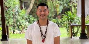 Aktif Yoga dan Meditasi, Anjasmara Ungkap Agama yang Dianut