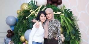 Seperti Bestie, Potret Kedekatan Olla Ramlan dan Istri Mantan Suaminya