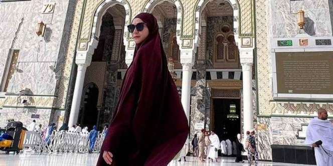 Pesona Zaskia Mecca dalam Balutan Busana Syar'i 